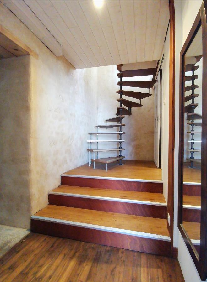 La Maison De Thomas Saint-Amant-de-Boixe Exterior photo
